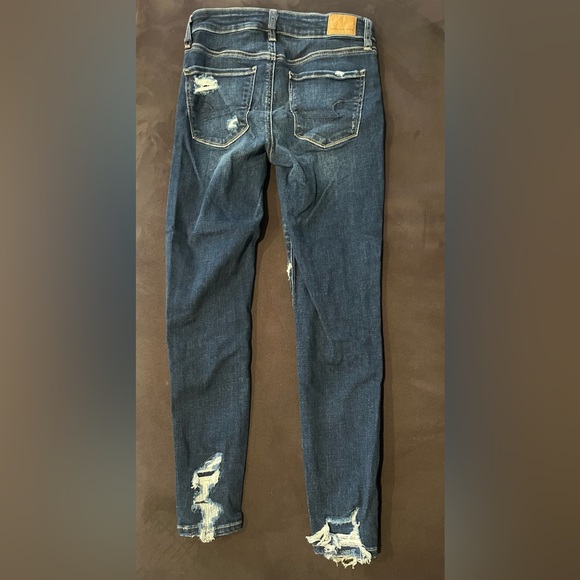I am selling American Eagle jeans only worn maybe 1-2 times size 4 regular - Picture 2 of 3